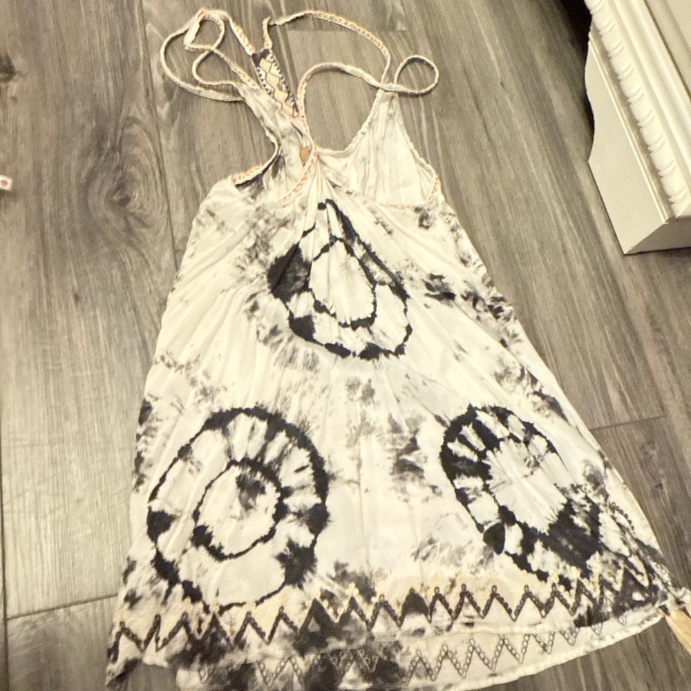 Skemo Monochrome Sleeveless Dress